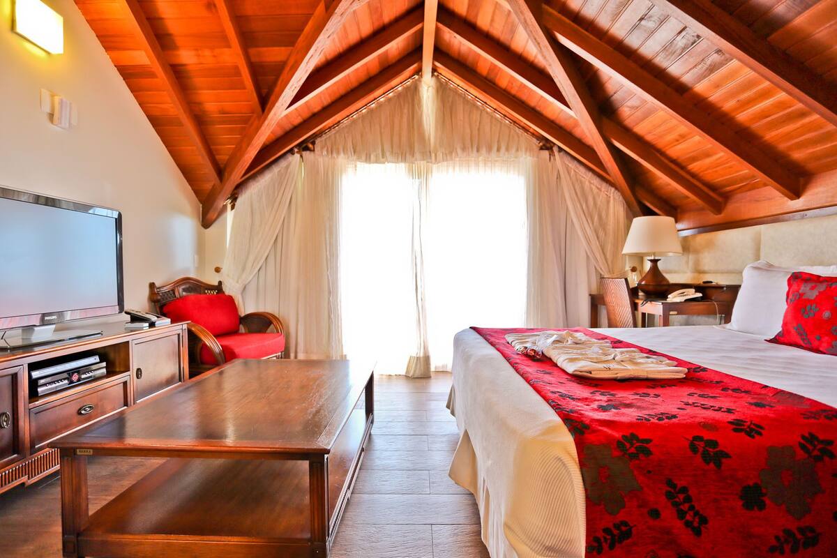 Traditional Apartment, Partial Sea View (Master) | Egyptian cotton sheets, down comforters, pillowtop beds, minibar