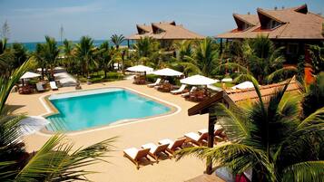 Outdoor pool, pool loungers