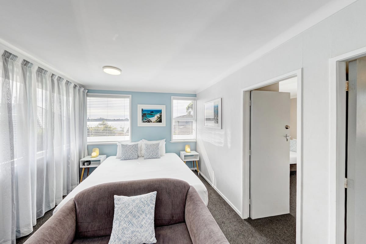 Superior 2 Bedroom | 3 bedrooms, iron/ironing board, free WiFi, bed sheets