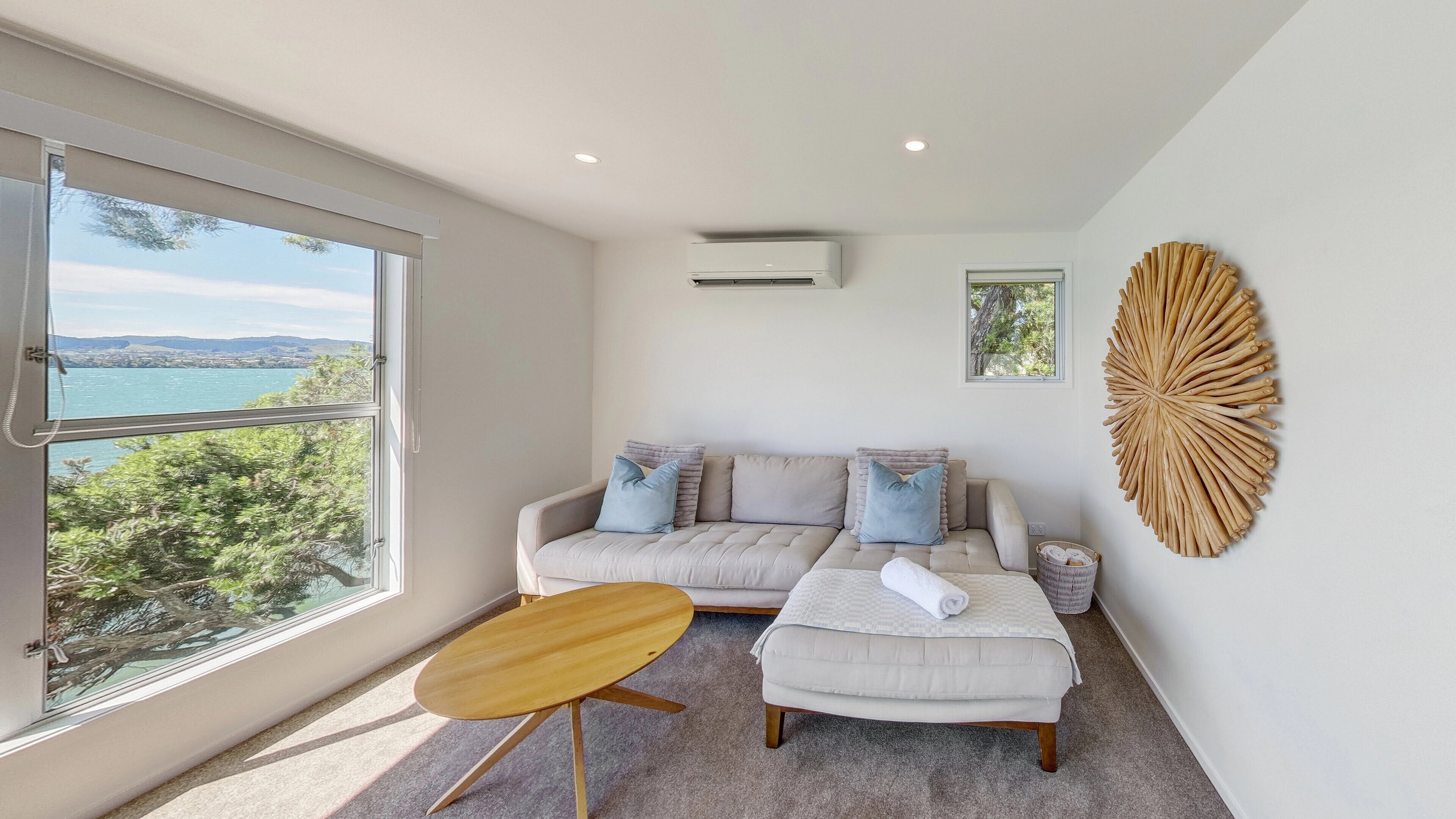 King Bed Waterfront Upstairs Apartment | Living area