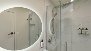Premium-huoneisto, 3 makuuhuonetta | Kylpyhuone | Suihku, ilmaiset hygieniatuotteet, hiustenkuivaaja, pyyhkeet