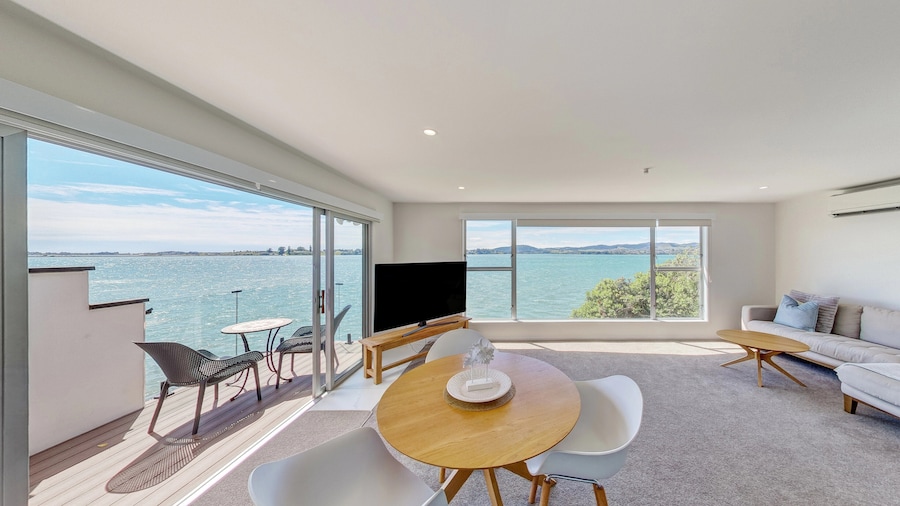 Harbour View Motel and Water Front Apartments