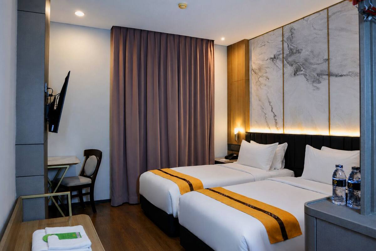 Signature Twin Room (B) | Minibar, in-room safe, desk, blackout drapes