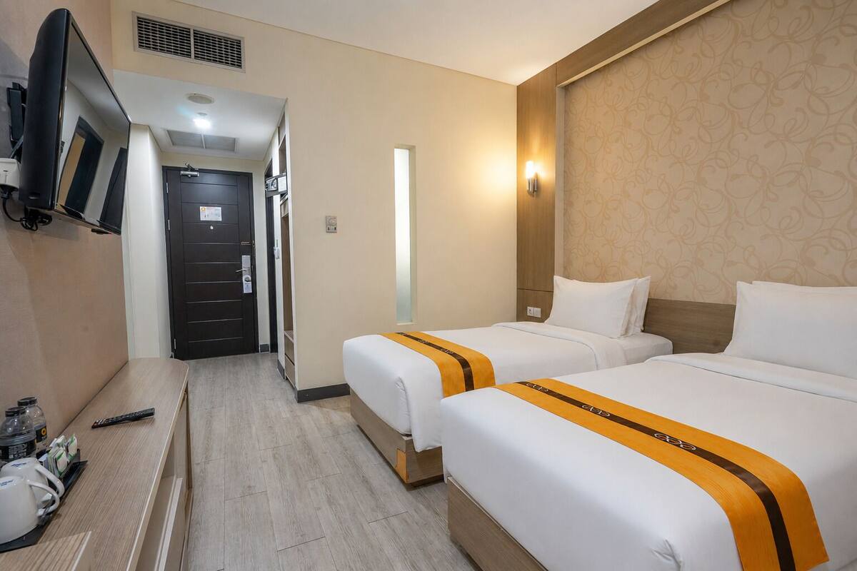 Superior Twin Room (B) | Minibar, in-room safe, desk, blackout drapes