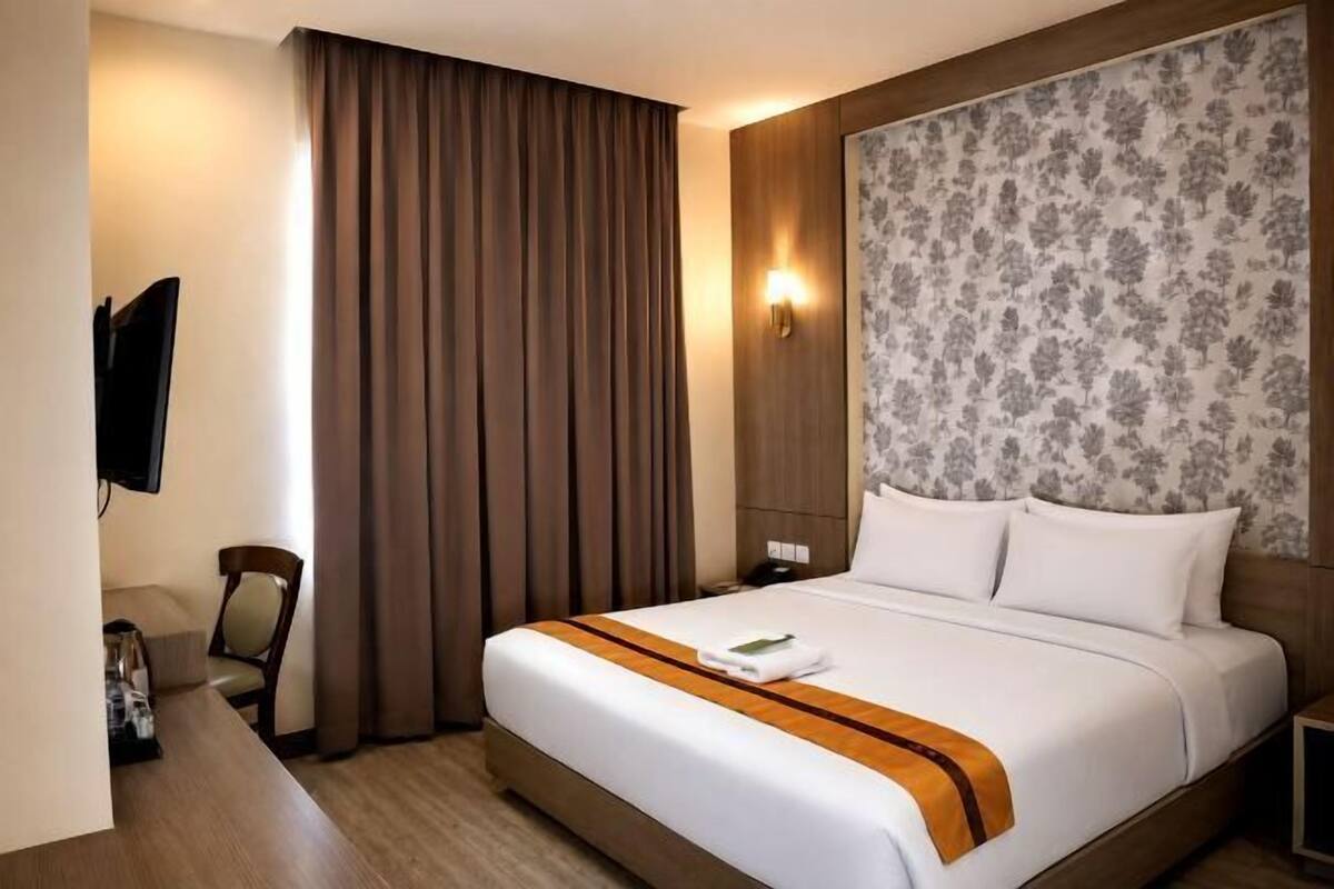 Minibar, in-room safe, desk, blackout drapes