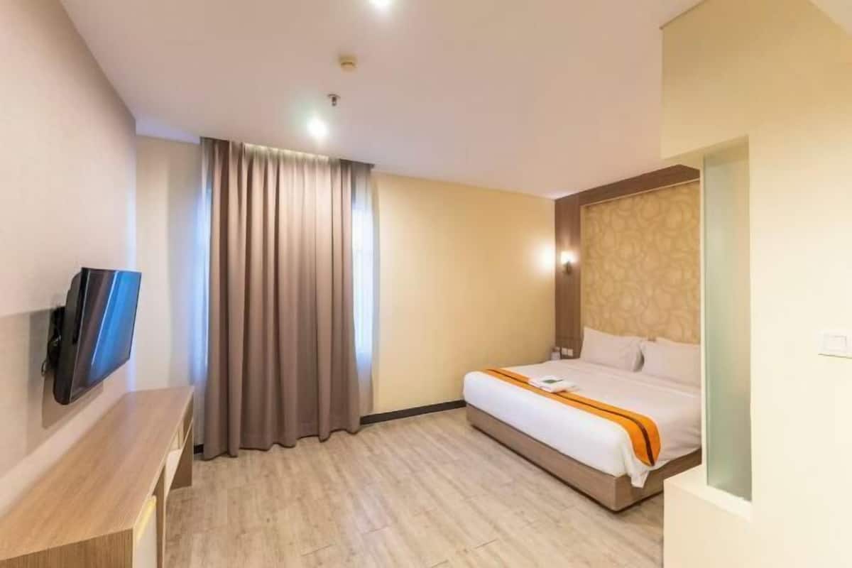 Minibar, in-room safe, desk, blackout curtains