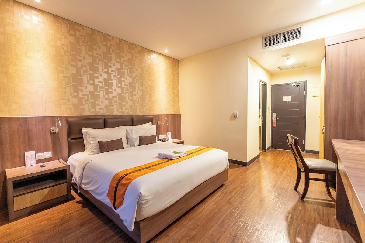 Deluxe Double Room | Minibar, in-room safe, desk, blackout curtains