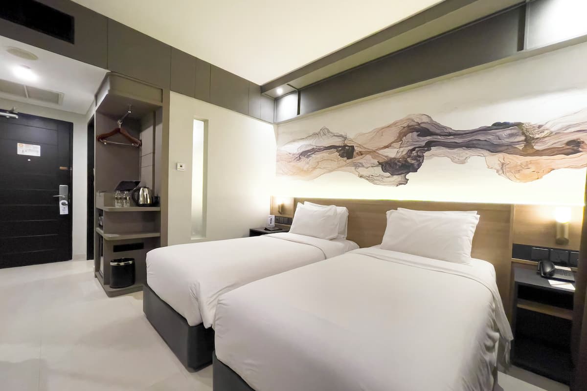 Signature Twin Room (B) | Minibar, in-room safe, desk, blackout curtains