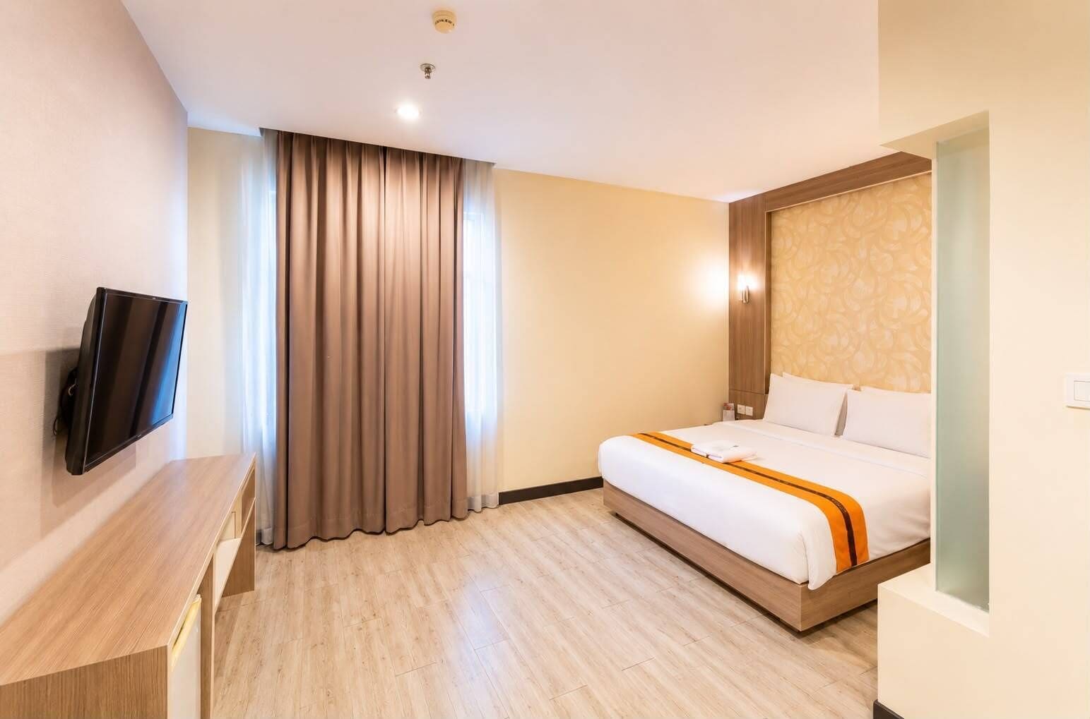 Premier Double | Minibar, in-room safe, desk, blackout curtains