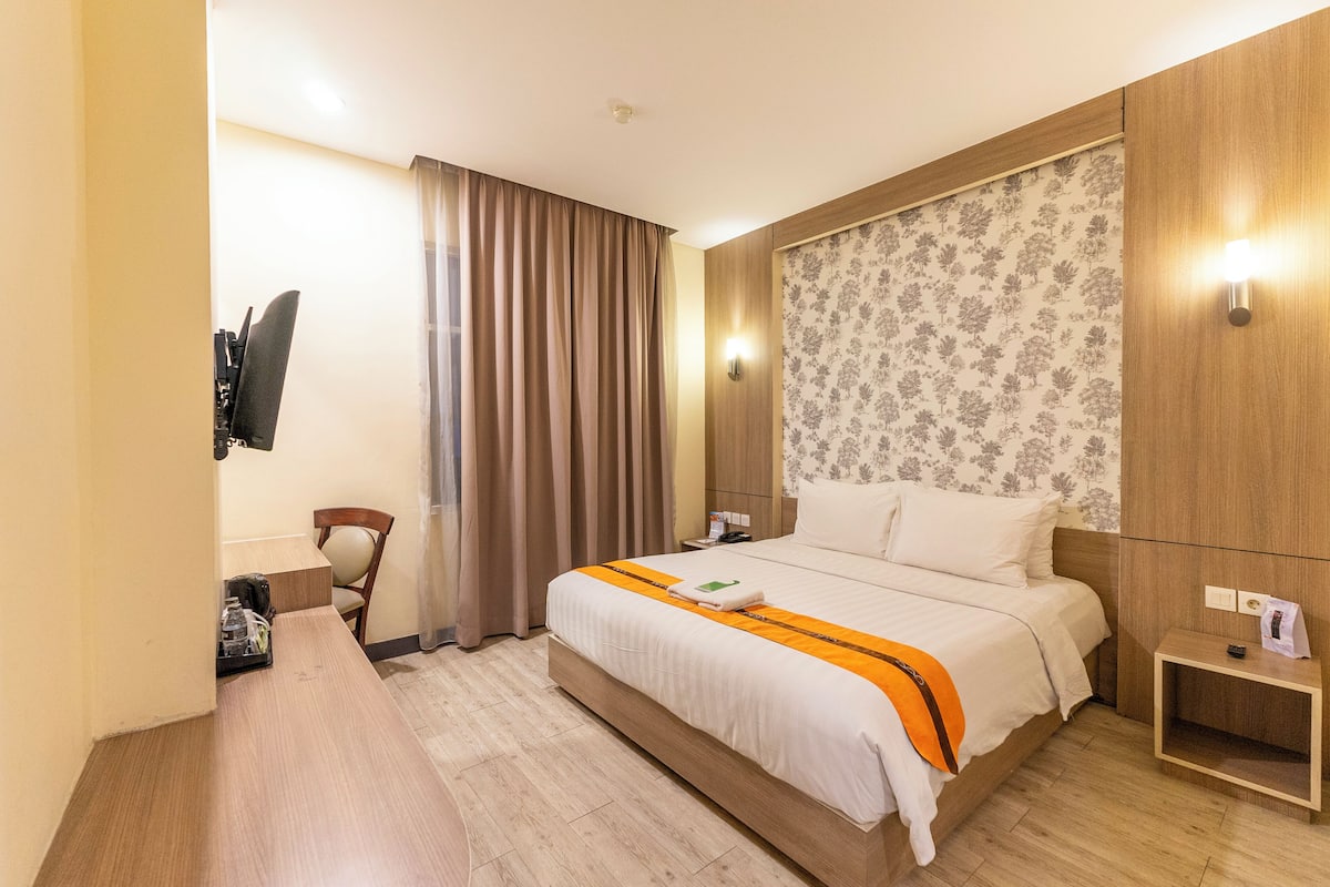 Superior Double Room | Minibar, in-room safe, desk, blackout curtains