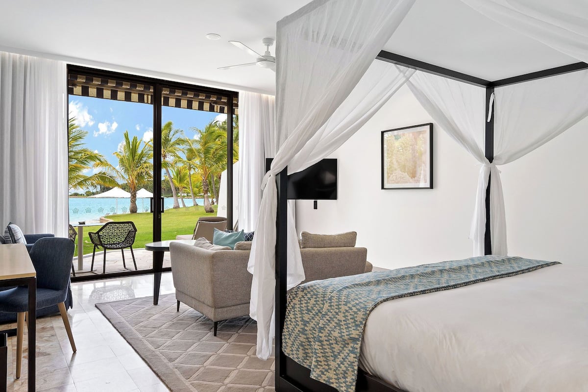 Premium Room, 1 King Bed (Beach Access)