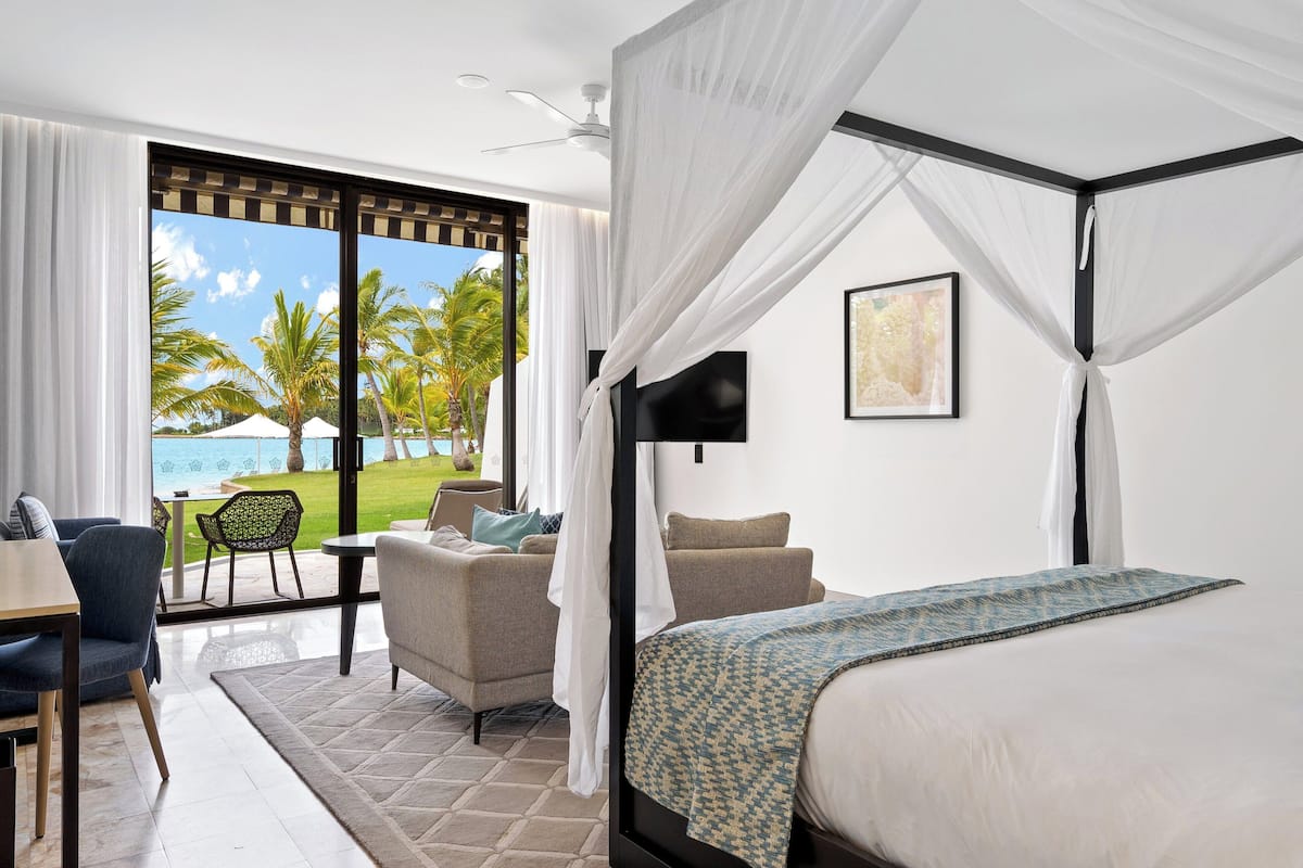 Premium Room, 1 Katil Raja (King) (Beach Access) | Peralatan tempat tidur premium, gebar bulu kapas, tilam berlapik
