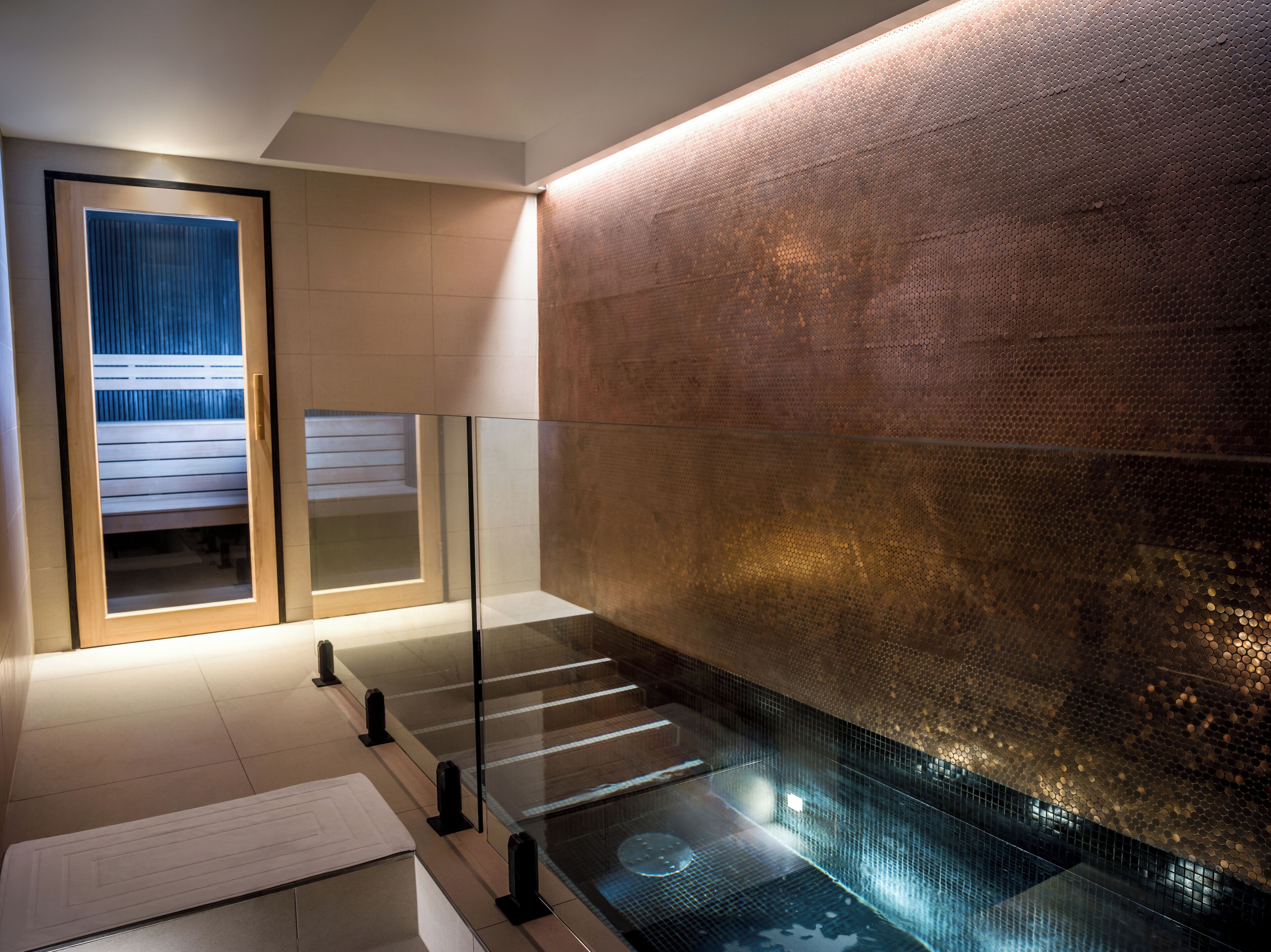 Couples treatment rooms, sauna, steam room, body treatments