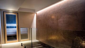 Couples treatment rooms, sauna, steam room, body treatments