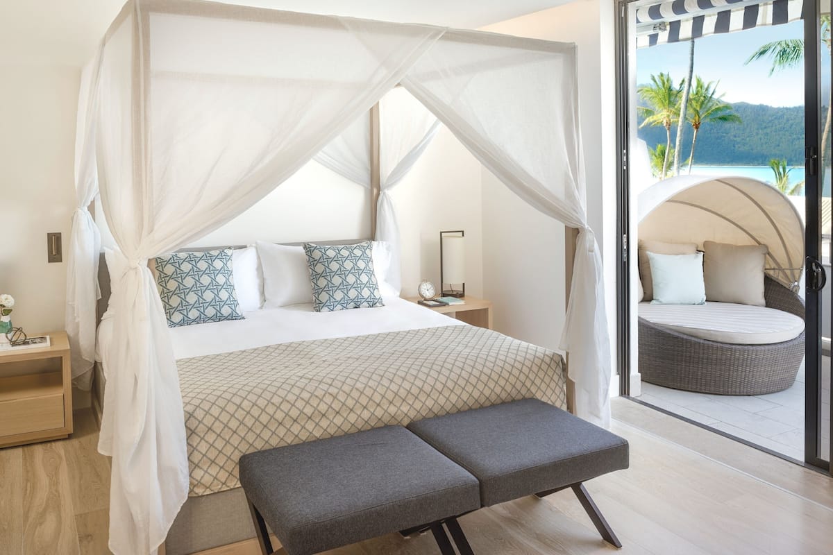 高档床上用品、羽绒被、加厚床垫、迷你吧