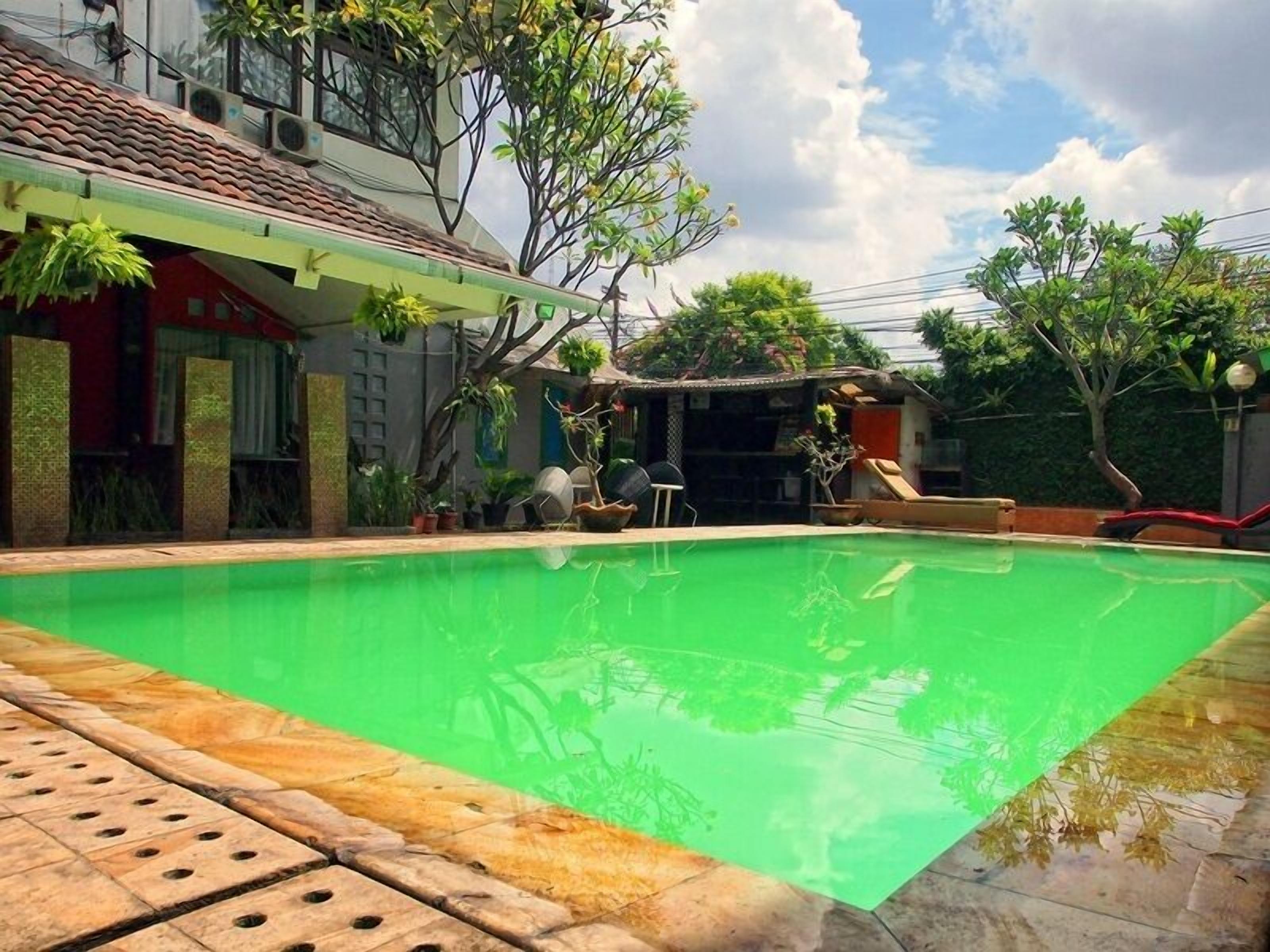 Photo - Maven Buncit