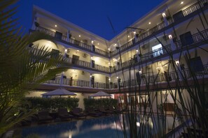 Fassade der Unterkunft – Abend/Nacht