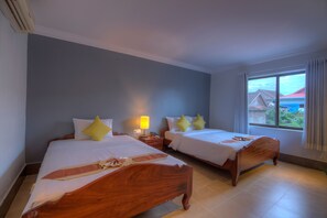 Deluxe-Dreibettzimmer, 3 Einzelbetten | Badezimmer