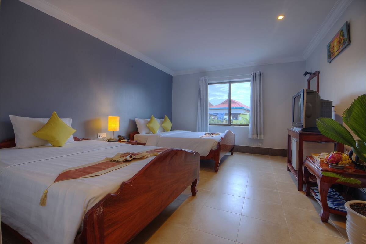 Pillow-top beds, minibar, desk, blackout curtains