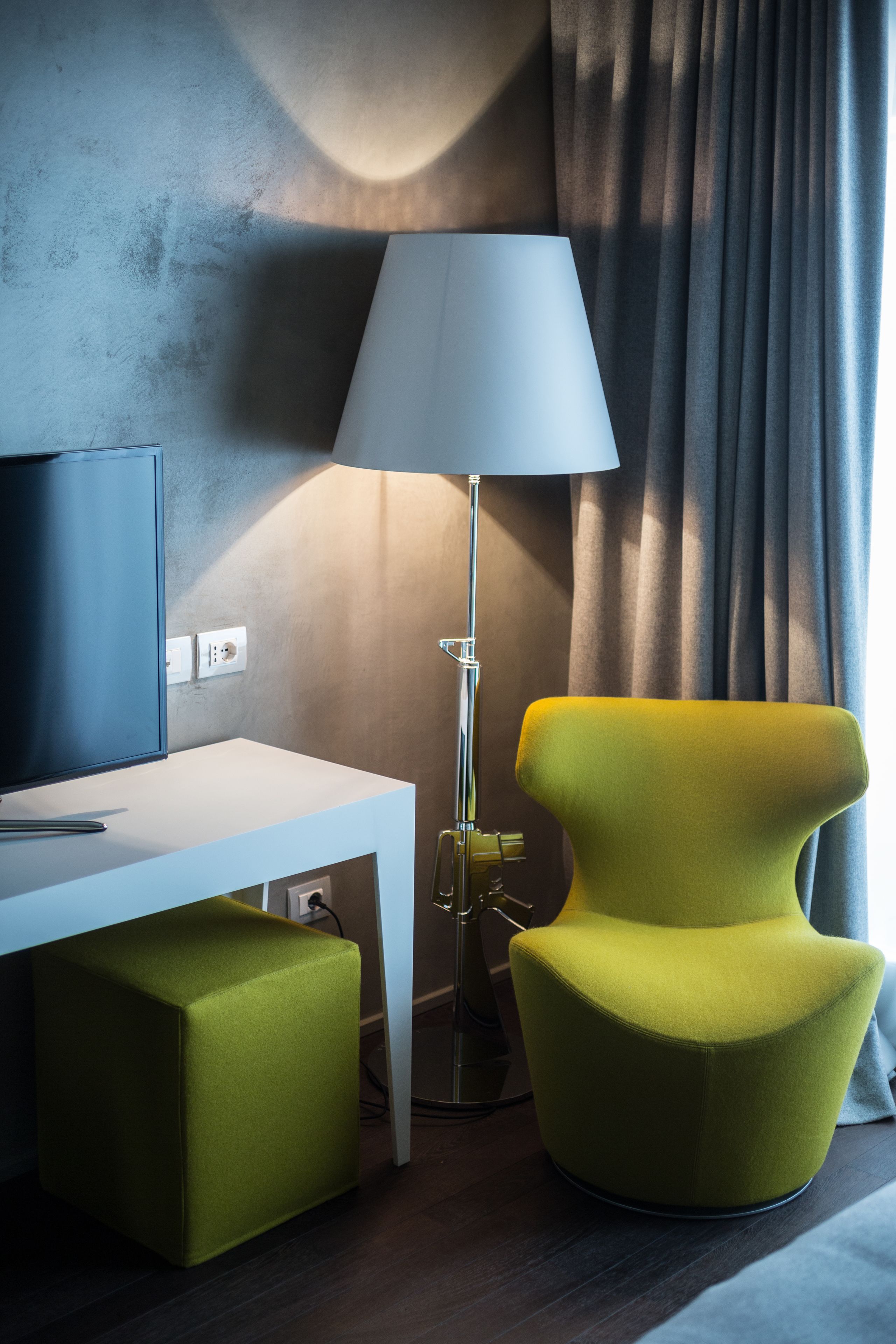 junior studio suite, jetted tub | living area | 40-inch led tv with satellite channels, tv