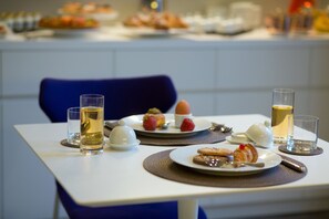 Petit déjeuner buffet (10.0 EUR par personne)