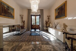 Interior entrance - Relais Metelli (Foligno)
