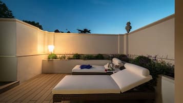 Junior Studio Suite, Jetted Tub | Terrace/patio