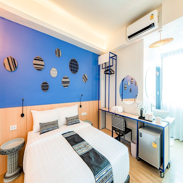 Habitación doble superior | Caja fuerte, escritorio, wifi gratis y ropa de cama