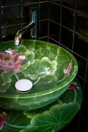 Chambre Simple Supérieure | Lavabo de la salle de bain