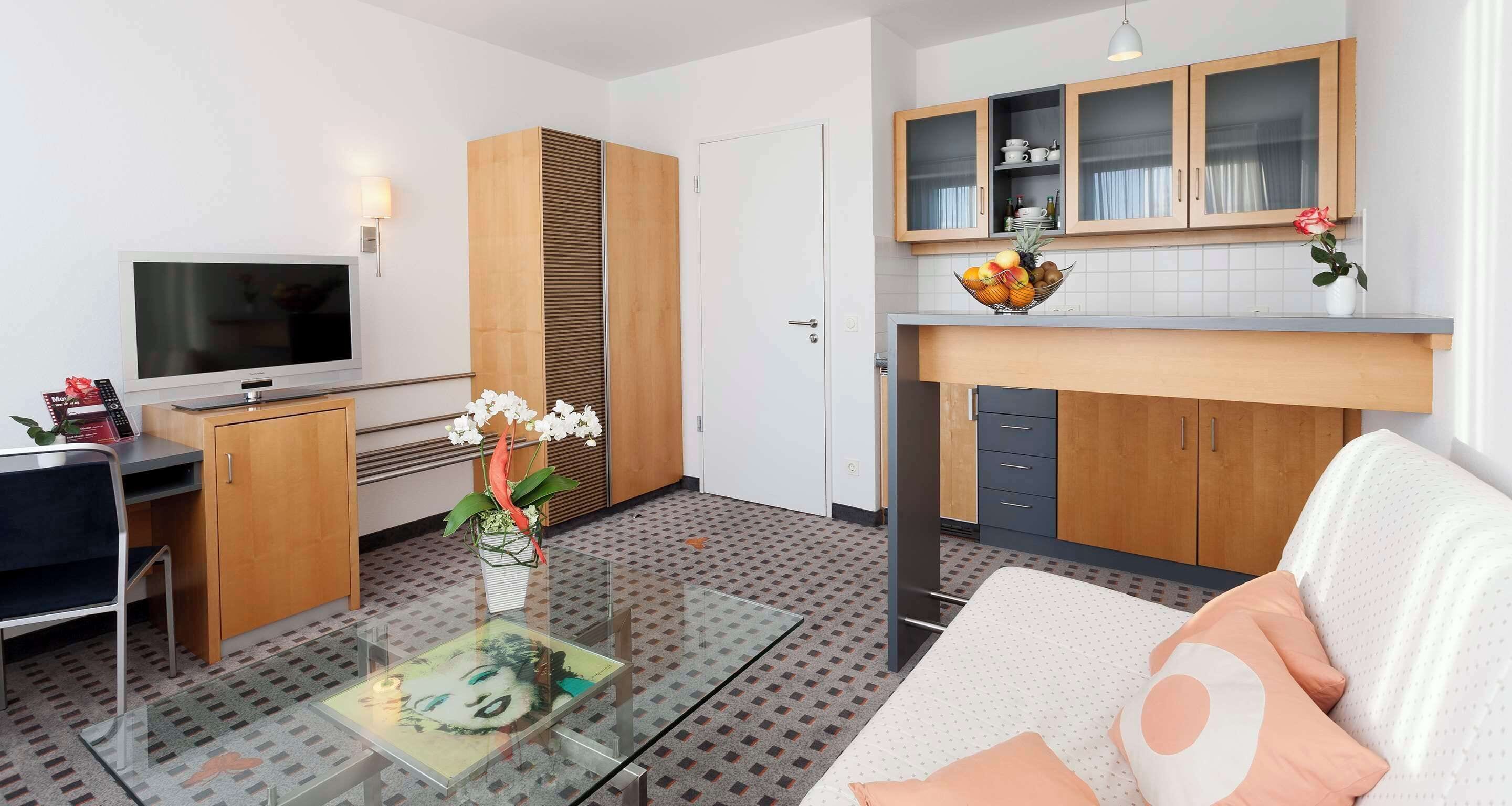 junior suite, 1 double bed (cozy sitting corner) | 1 bedroom, hypo-allergenic bedding, memory-foam beds