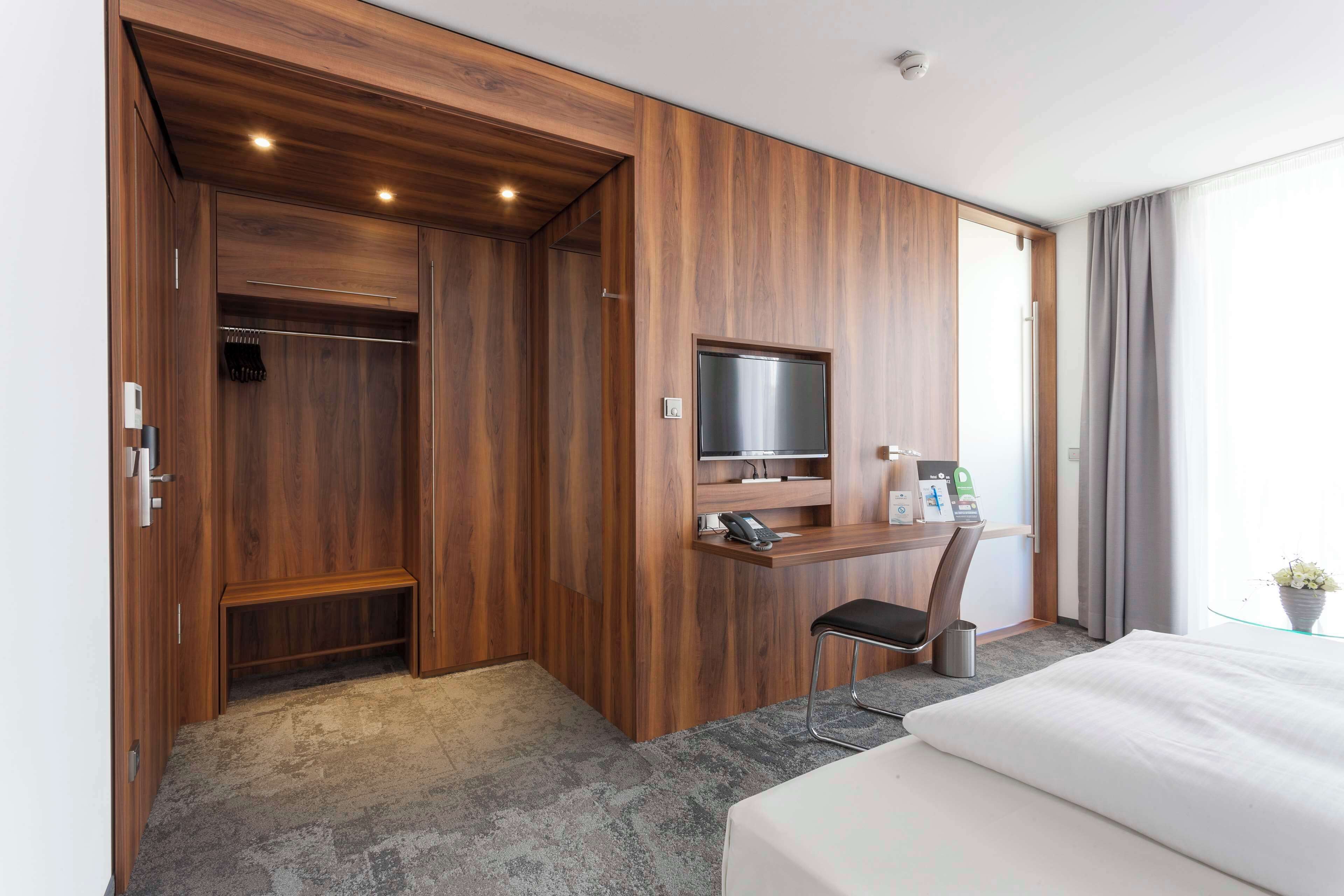 Executive-rum - 1 dubbelsäng (Converts to 2 Twin Beds) | Allergitestade sängkläder och memory foam-madrasser