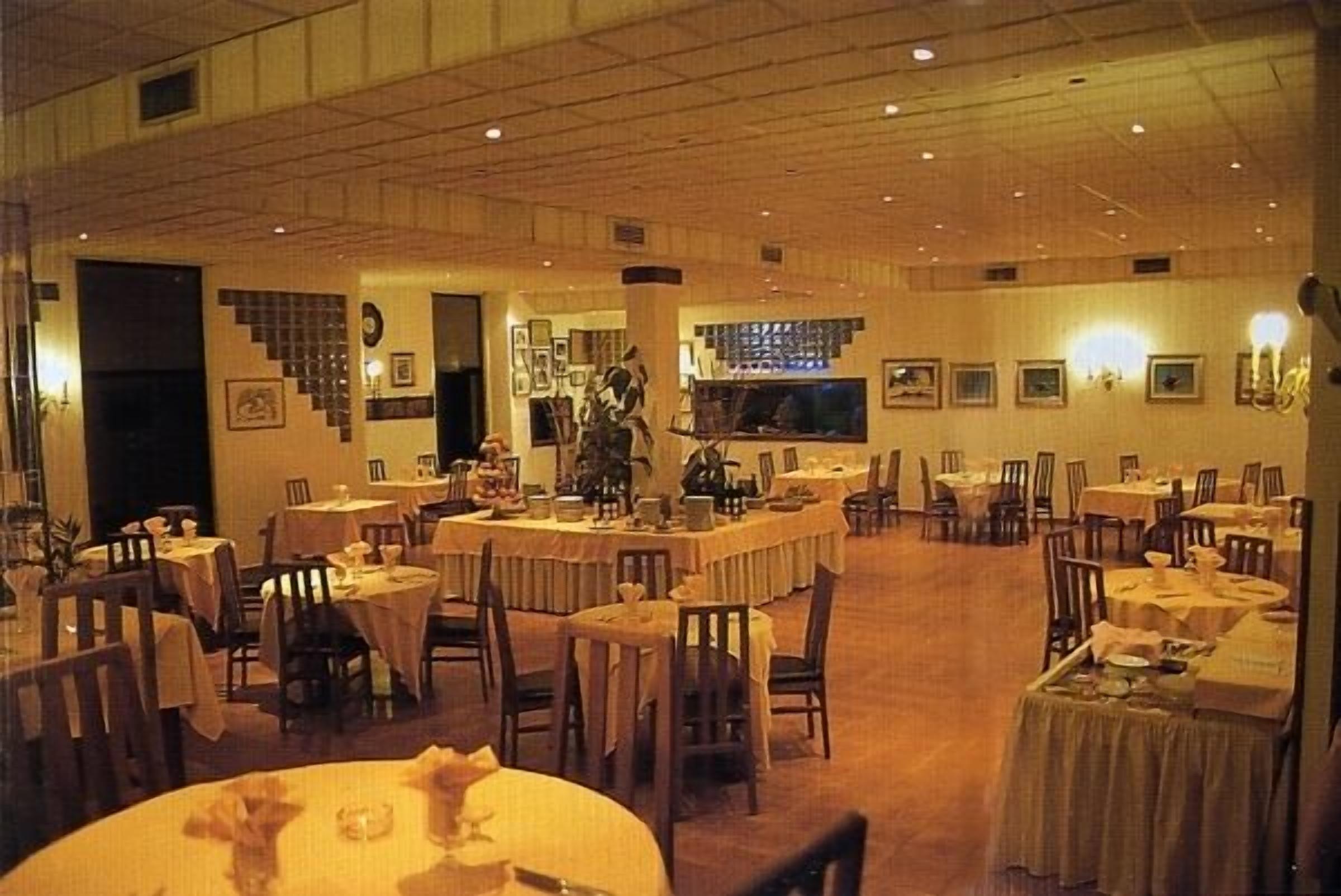 Breakfast, lunch and dinner served