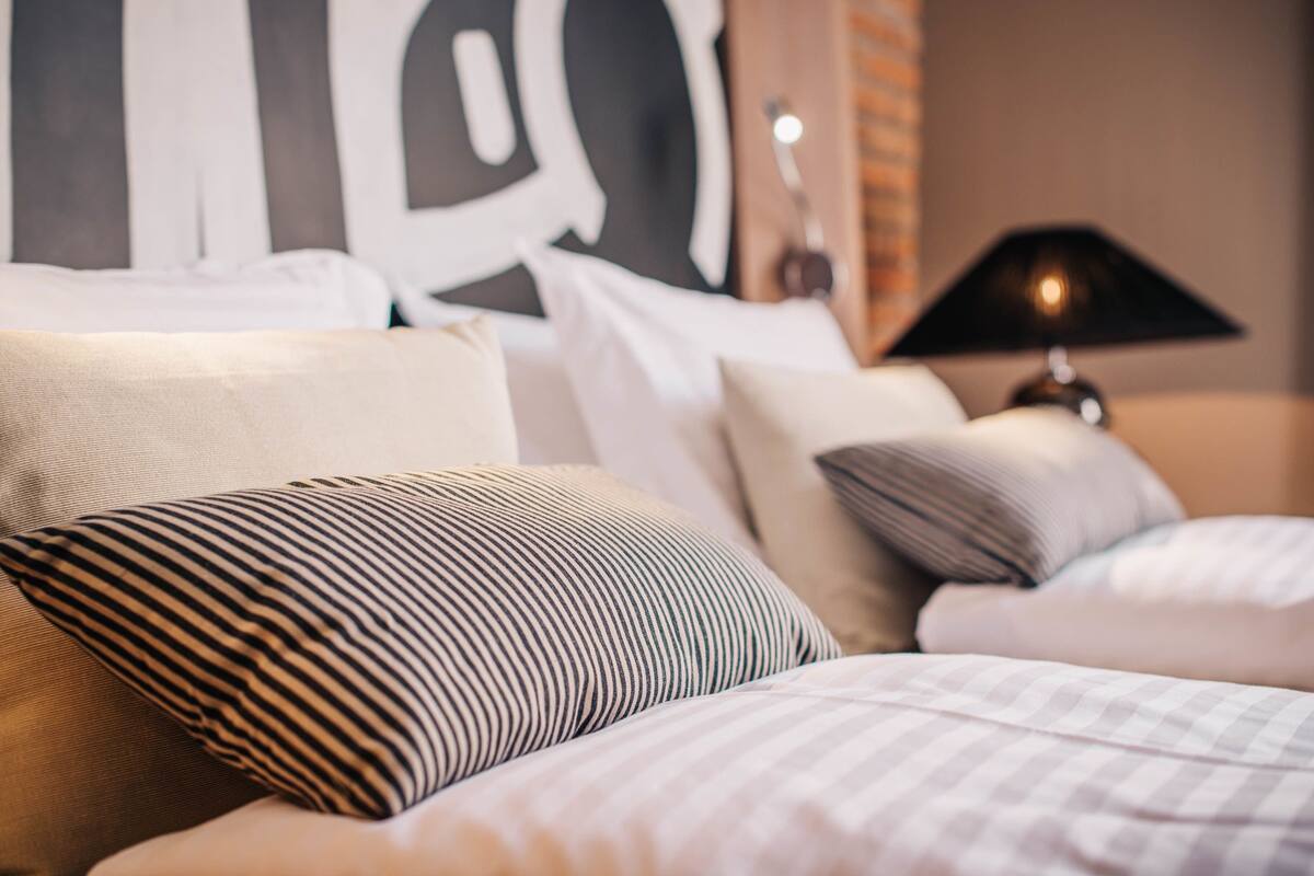 1 bedroom, premium bedding, memory-foam beds, minibar