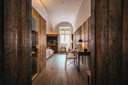 Romantische Studiosuite | Hochwertige Bettwaren, Betten mit Memory-Foam-Matratzen, Minibar