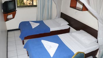 Standard Twin Room | Desk, free WiFi, bed sheets