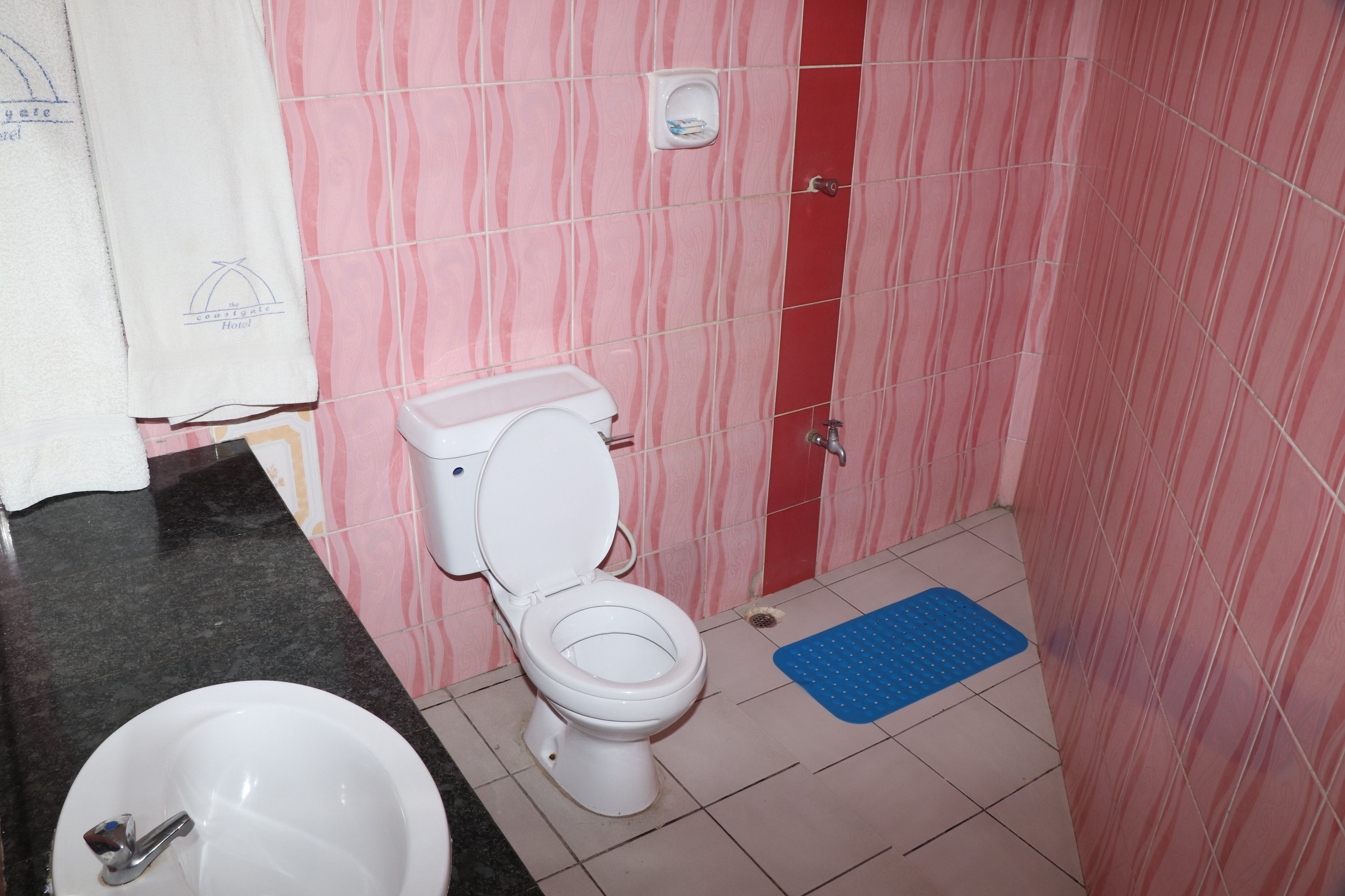 single room | bathroom | free toiletries, slippers, towels