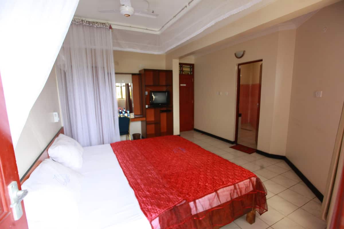 Desk, free WiFi, bed sheets