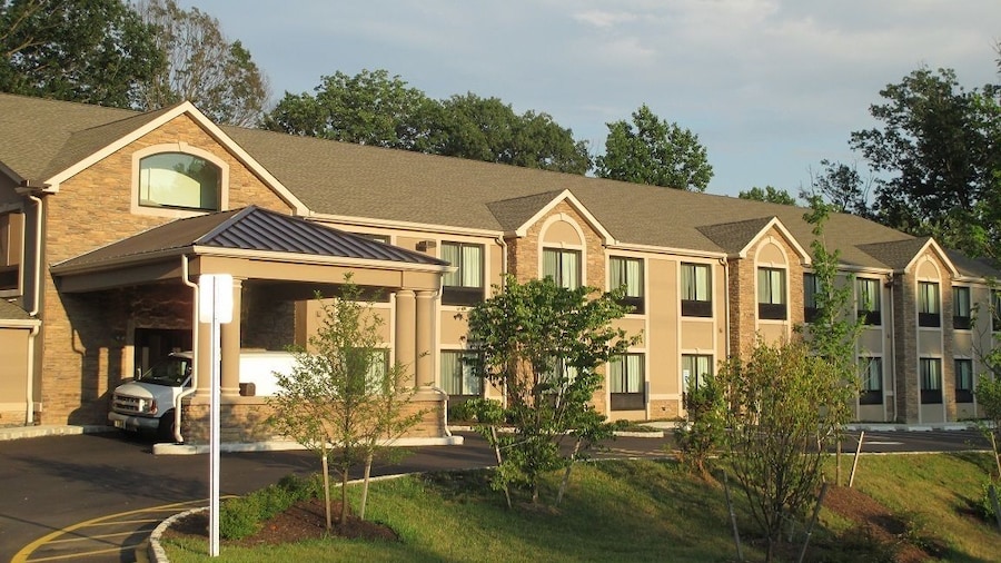 Red Carpet Inn And Suites Monmouth Jtc