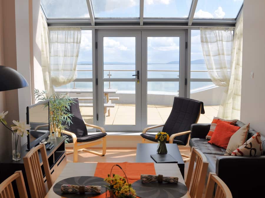 Panoramic Apartment, 2 Bedrooms, Terrace, Bay View | Living room | Flat-screen TV