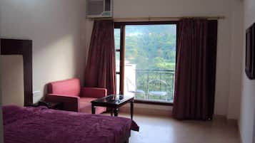Exclusive Double Room, 1 King Bed, Balcony, River View | Individually decorated, individually furnished, bed sheets