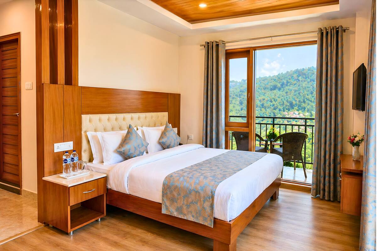 Studio, Balcony, Mountain View | Individually decorated, individually furnished, bed sheets