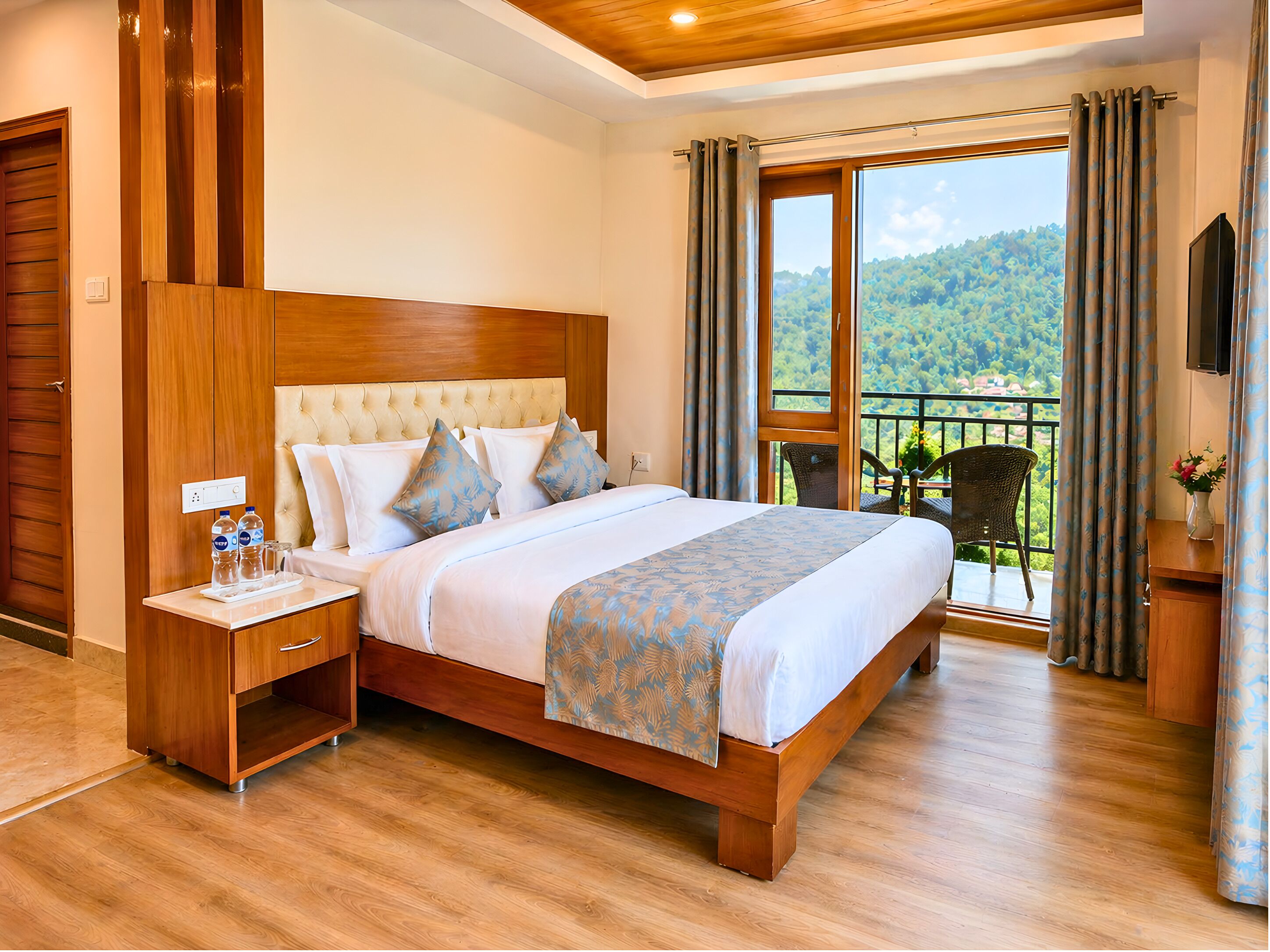 Studio, Balcony, Mountain View | Individually decorated, individually furnished, bed sheets