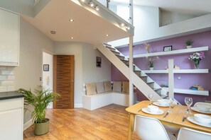 Appartement, 2 slaapkamers | Woonruimte | Flatscreentelevisie