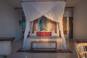 Suite Junior, 1 très grand lit, piscine privée, en front de plage