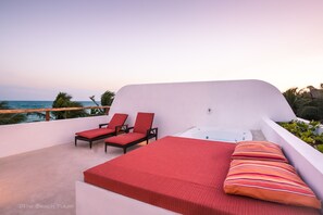 Beachfront Rooftop - Beach View | Terrace/patio