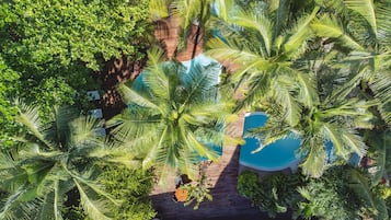 2 piscinas al aire libre, sillones reclinables de piscina