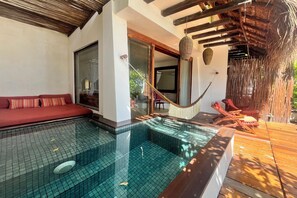 Suite – junior, 1 kingsize-seng, privat basseng, ved strandkanten | Terrasse/patio