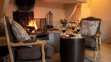 Télévision LCD de 80 cm avec chaßnes numériques, télévision