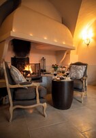 Televisión LCD 80 cm con canales de televisión digitales, televisión