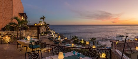 5 restaurantes, se sirven desayunos, comidas y cocina internacional